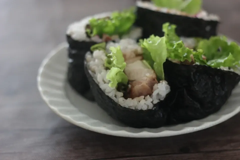 ハスカップ照り焼きチキンのおにぎらず|ちいさなしあわせキッチンさん