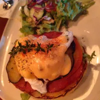 Snapdishの料理写真:smoked salmon egg benedict|Natassjatayさん