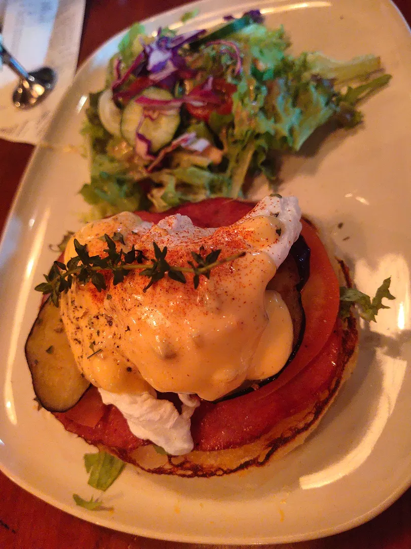 smoked salmon egg benedict|Natassjatayさん