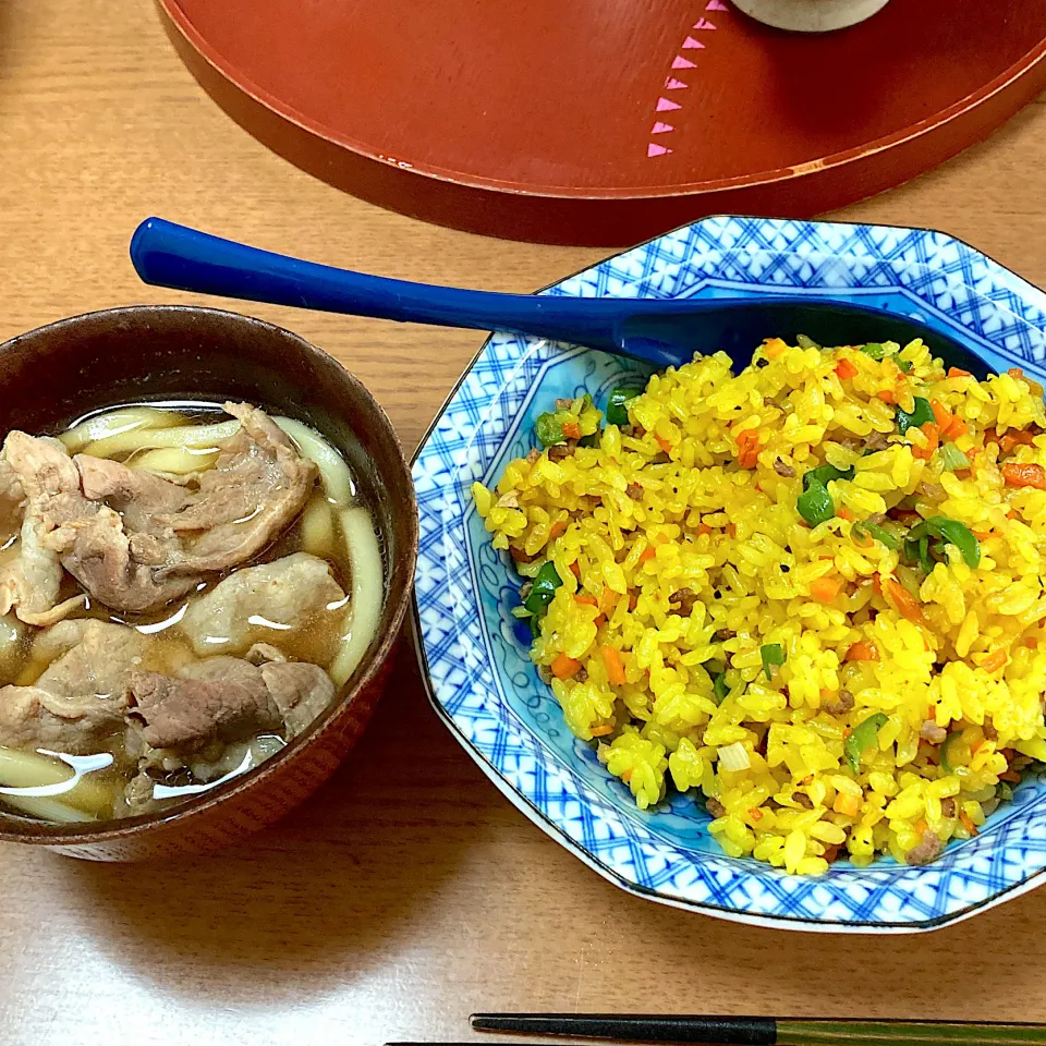 Snapdishの料理写真:パエリアの素で炒飯|みんみんさん