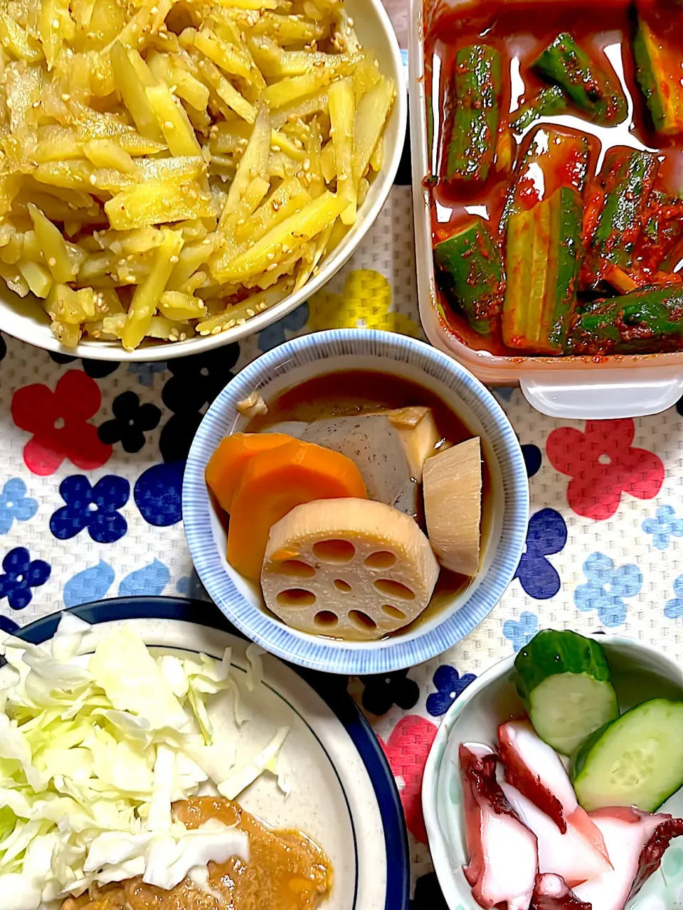 Snapdishの料理写真:豚肉のリンゴソース煮込み　根菜の煮物　タコ酢🐙　さつまいもの甘煮🍠　胡瓜🥒キムチ|4jinoanataさん