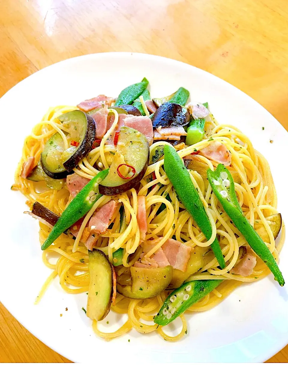 Snapdishの料理写真:野菜たっぷりペペロンチーノ🍝|yuko.ｾﾝｾｲ🍒《ひなた♡ぼっこ》さん