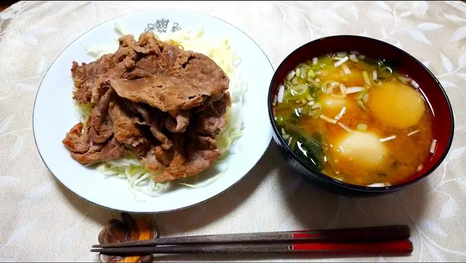 11/17の夕食
豚の生姜焼きと里芋の味噌汁|卯月さん