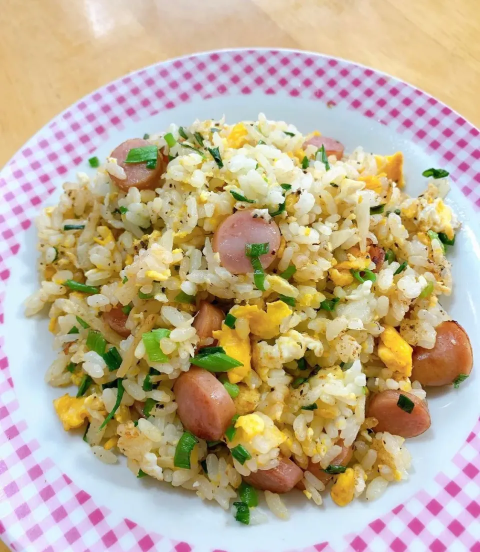 Snapdishの料理写真:休日のランチ🍴✧︎生姜チャーハン💖|yuko.ｾﾝｾｲ🍒《ひなた♡ぼっこ》さん