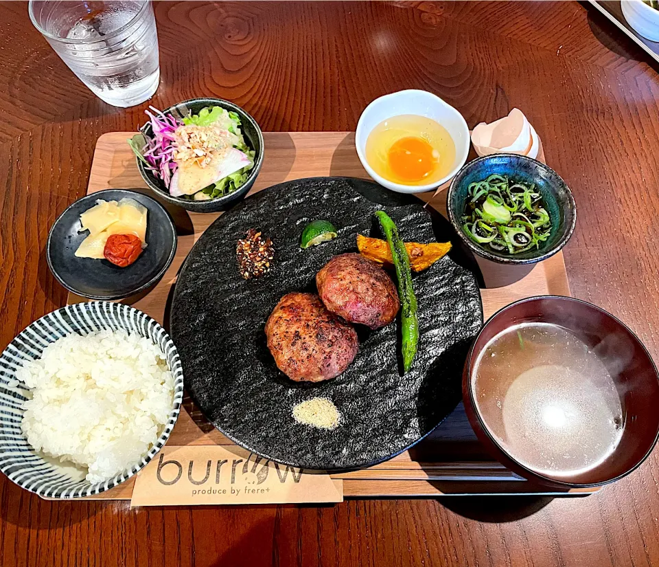 近江牛のハンバーグと近江の玉子　柚子胡椒ソース|るみおんさん