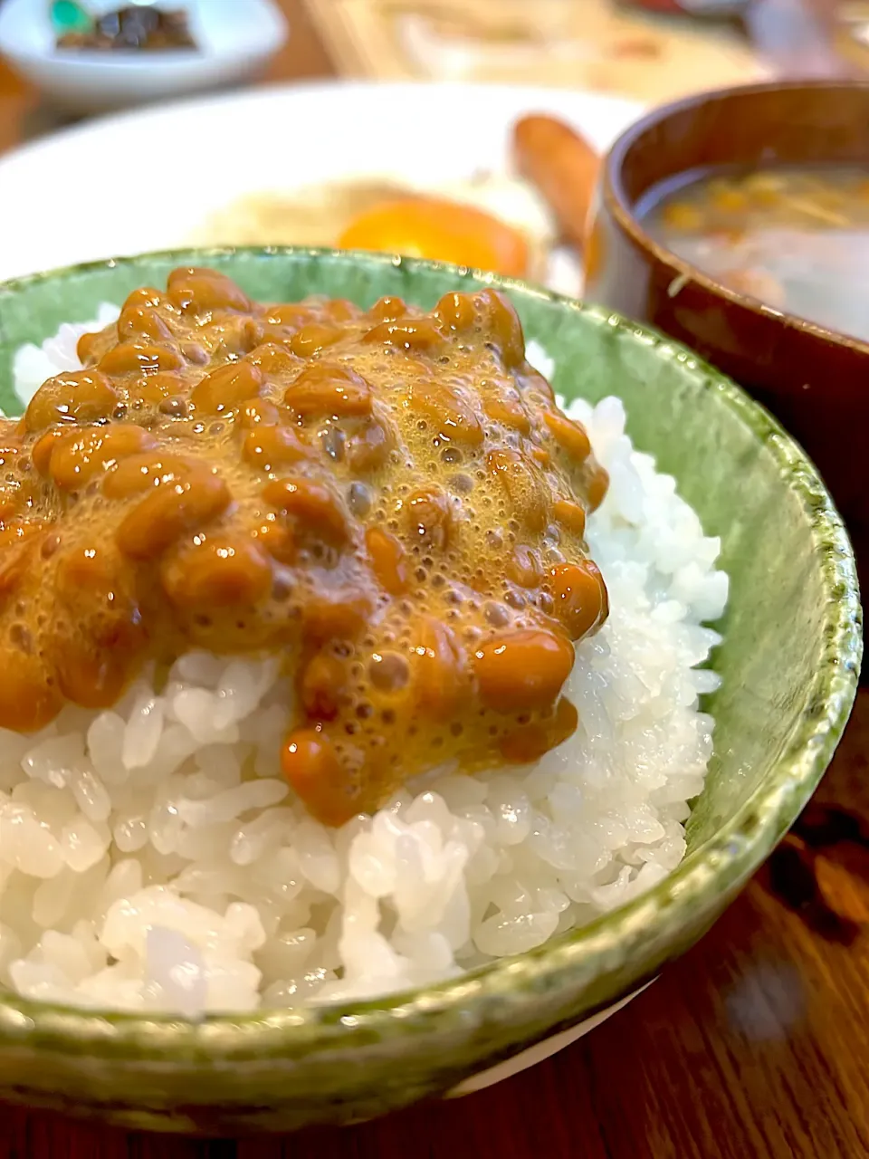 🍙にしようか迷った挙句、炊きたてご飯に納豆❣️に決定😋|Kumi Satouさん