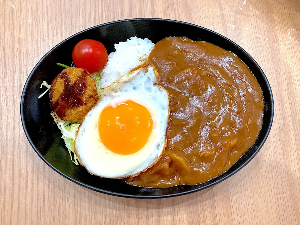 Snapdishの料理写真:カレーライスに色々トッピング。|よっしーさん