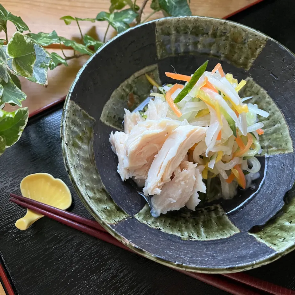 🇯🇵ジャパニーズスタイルのラペ『なます』はワサビとゆずの香り、蒸し鶏添え🇯🇵|Hollyさん