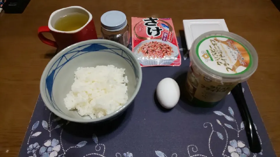 Snapdishの料理写真:卵かけ納豆ご飯(昼飯)|enarinさん