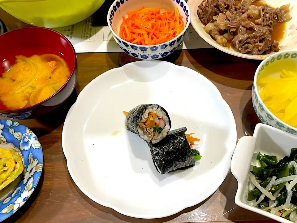 手巻きでコマキンパ　枝豆としらすの卵焼き　もやしとわかめのナムル　かぼちゃの味噌汁|おさむん17さん