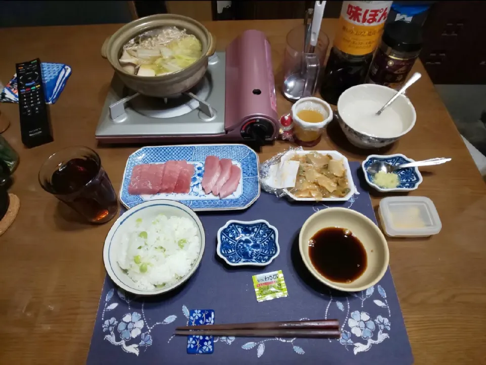 豆ご飯と鮪の刺身とキノコ鍋(夕飯)|enarinさん