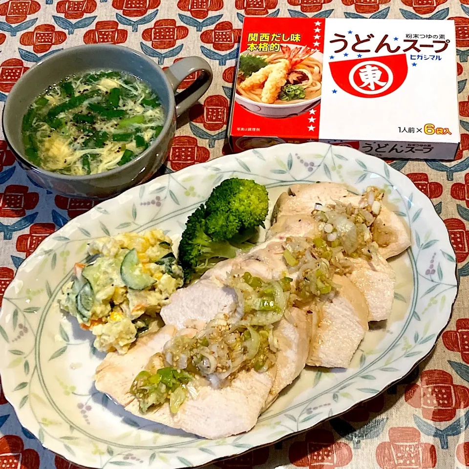 うどんスープで、『サラダチキン』と『ふわふわ玉子とにらのスープ』|Emiさん