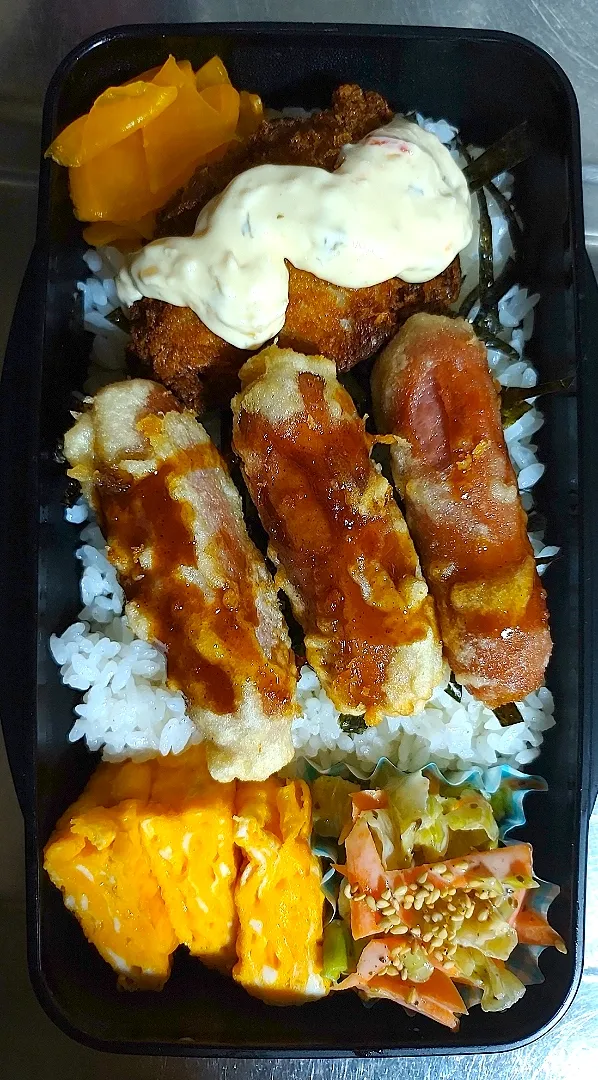 旦那弁当　2022/11/21

のり弁
白身魚のフライ
ウインナー天
玉子焼き
キャベツとニンジンのゴマドレあえ|ユキヨメ♪さん