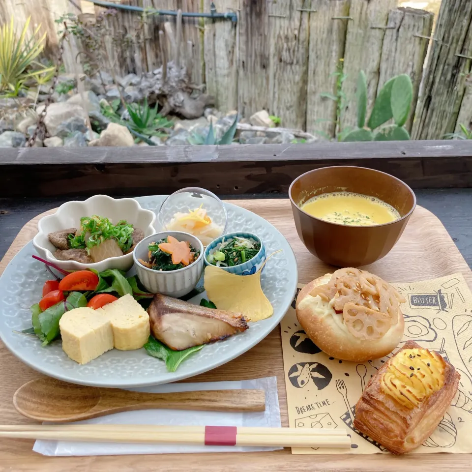 和食のパンランチ🥐🥢|ちゃみこさん