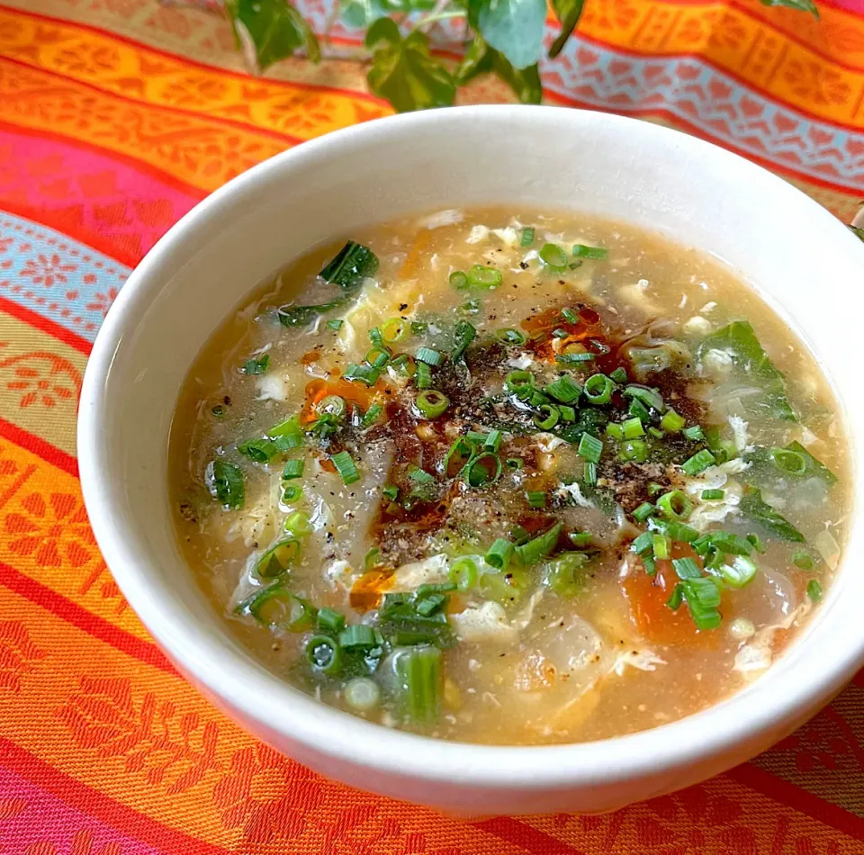 🍅🥚炒めてトロトロ白菜と炒めずシャキシャキ食感の小松菜をたっぷり食べるトマトと卵のサンラータン🥚🍅|Hollyさん