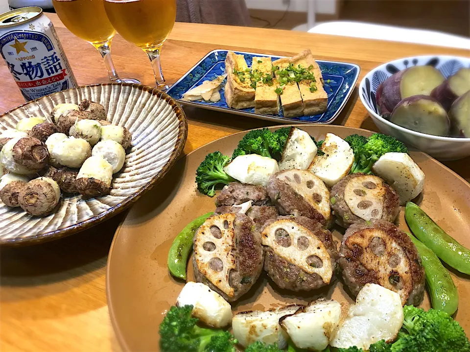 Snapdishの料理写真:レンコンつくね焼き　里芋小芋のきぬかつぎ　油揚げ焼き|じゅんさんさん