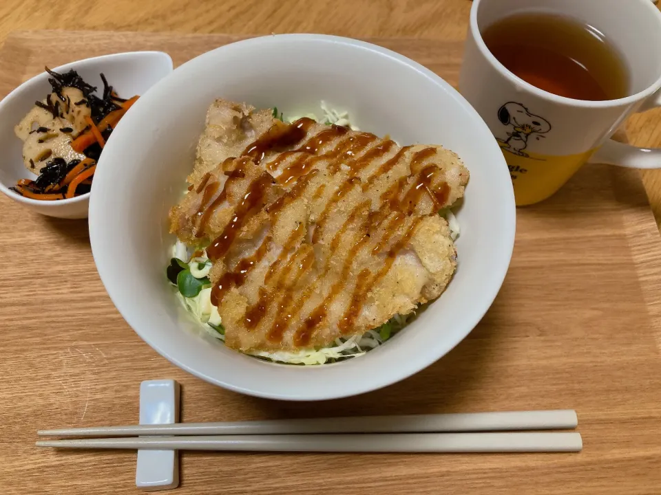 豚ロースカツ丼、ひじきの煮物|しぃさん