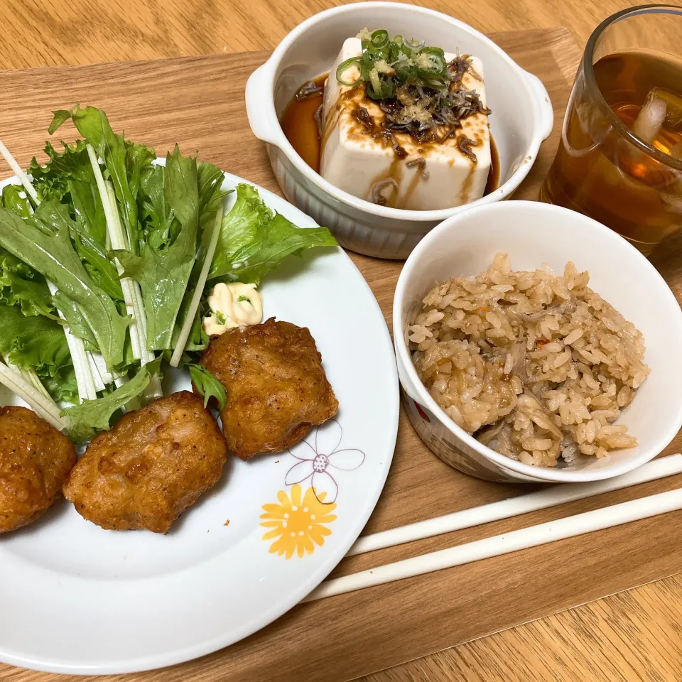 炊き込みご飯、冷凍唐揚げ、冷奴|しぃさん