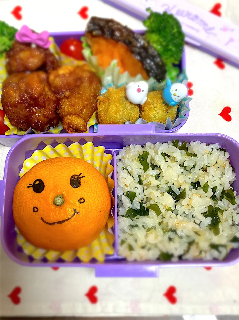 Snapdishの料理写真:今日は小2の娘が遠足なので久しぶりのお弁当🍱楽しくもりもり食べてね♡良く食べるから既に2段弁当じゃないと足りない8歳女子💪|けいmamaさん