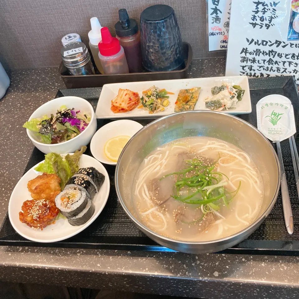 ソルロンタンとキンパのランチ🇰🇷|ちゃみこさん