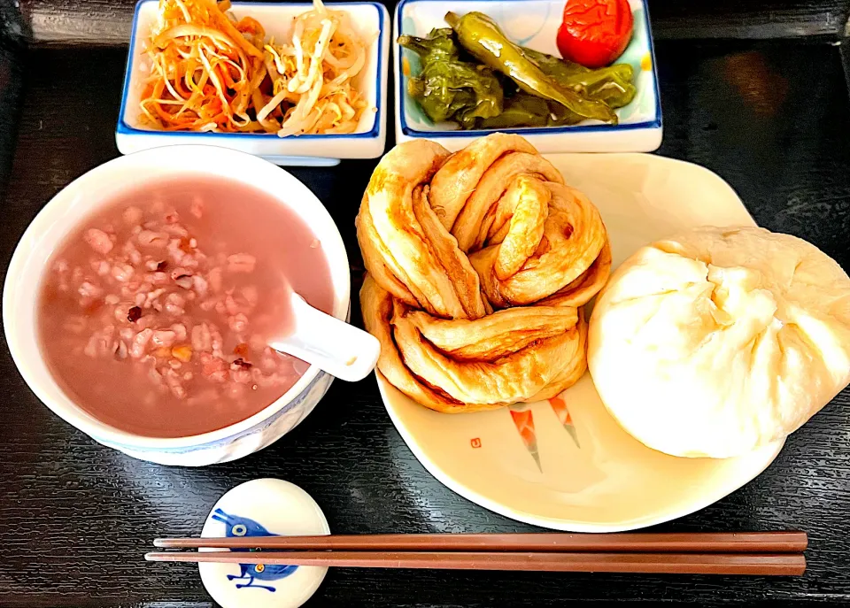 朝食/雑穀粥/沖縄純黒糖花巻/豚まん|sjさん