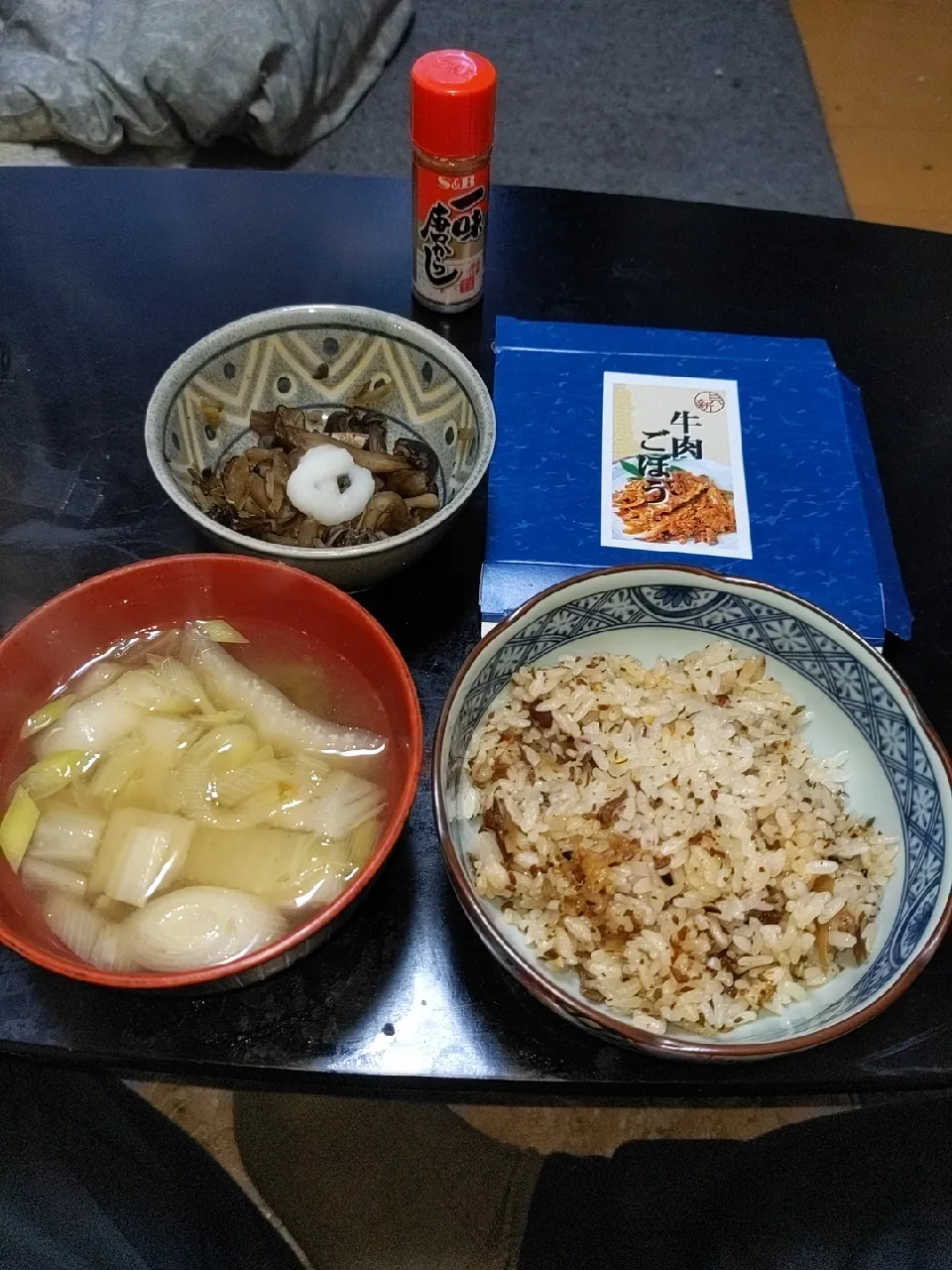 Snapdishの料理写真:夜勤明け頂き物の佃煮で炊き込みご飯・茸おろし和え・鰹節と煮干しの旨味利かせた白菜と長葱減塩信州味噌汁|Tarou  Masayukiさん