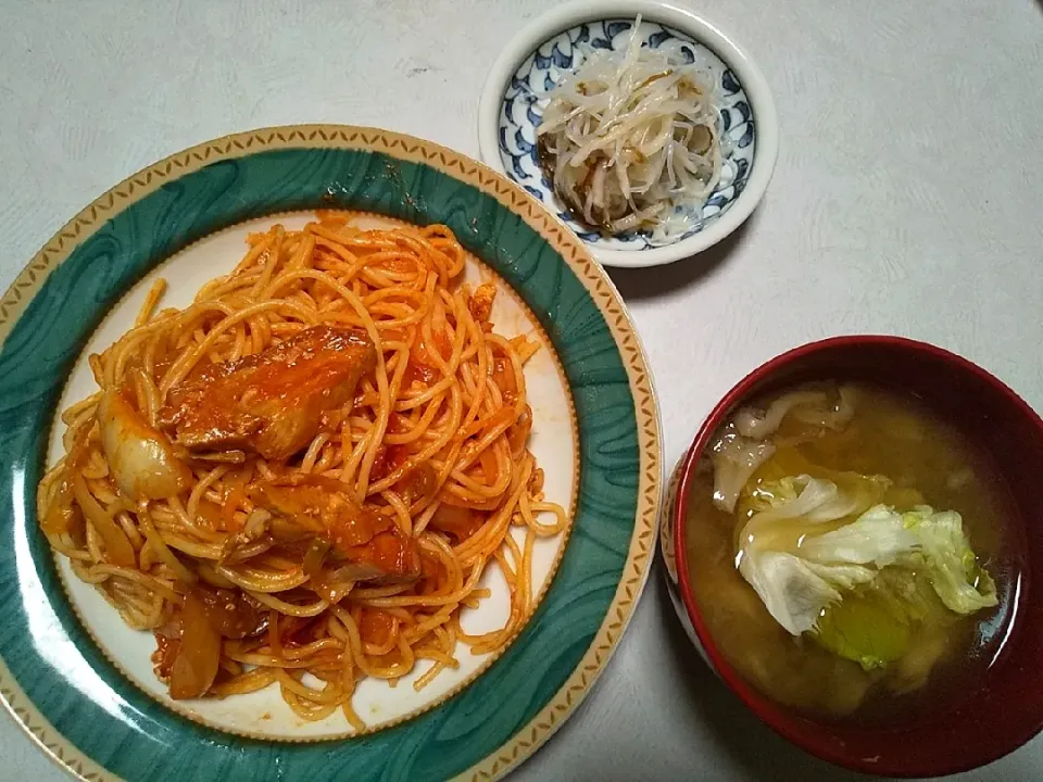 Snapdishの料理写真:鶏胸肉と玉ねぎパスタ|由紀子さん