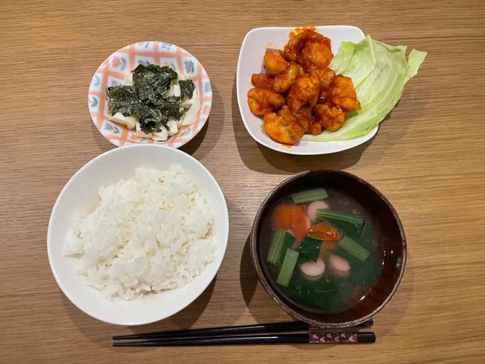 今日の晩飯 ヤンニョムチキン 小松菜トマトのスープ 山芋わさび|おーたたくとさん