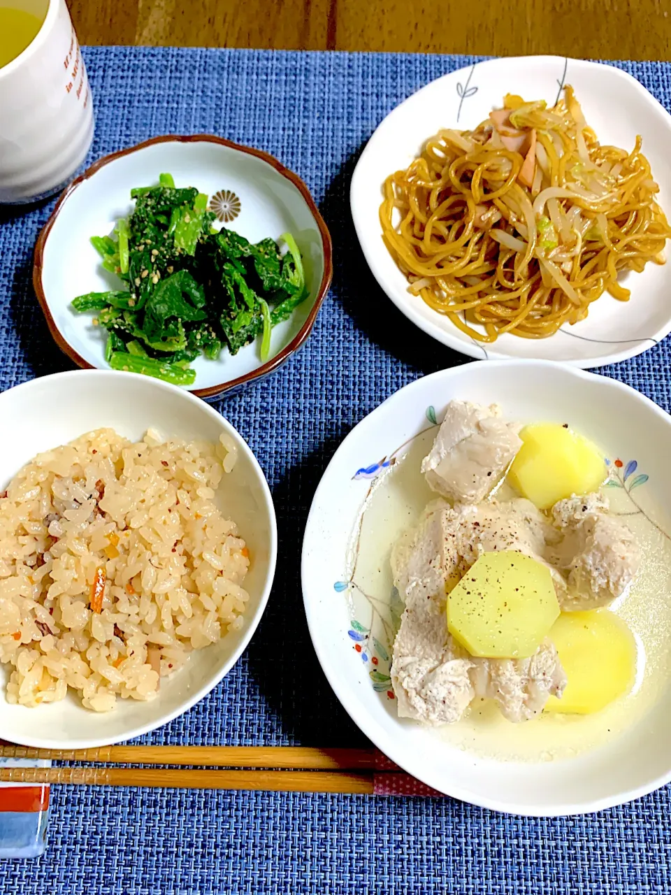 Snapdishの料理写真:たこ飯とじゃがいものニンニク煮|きりんママさんさん