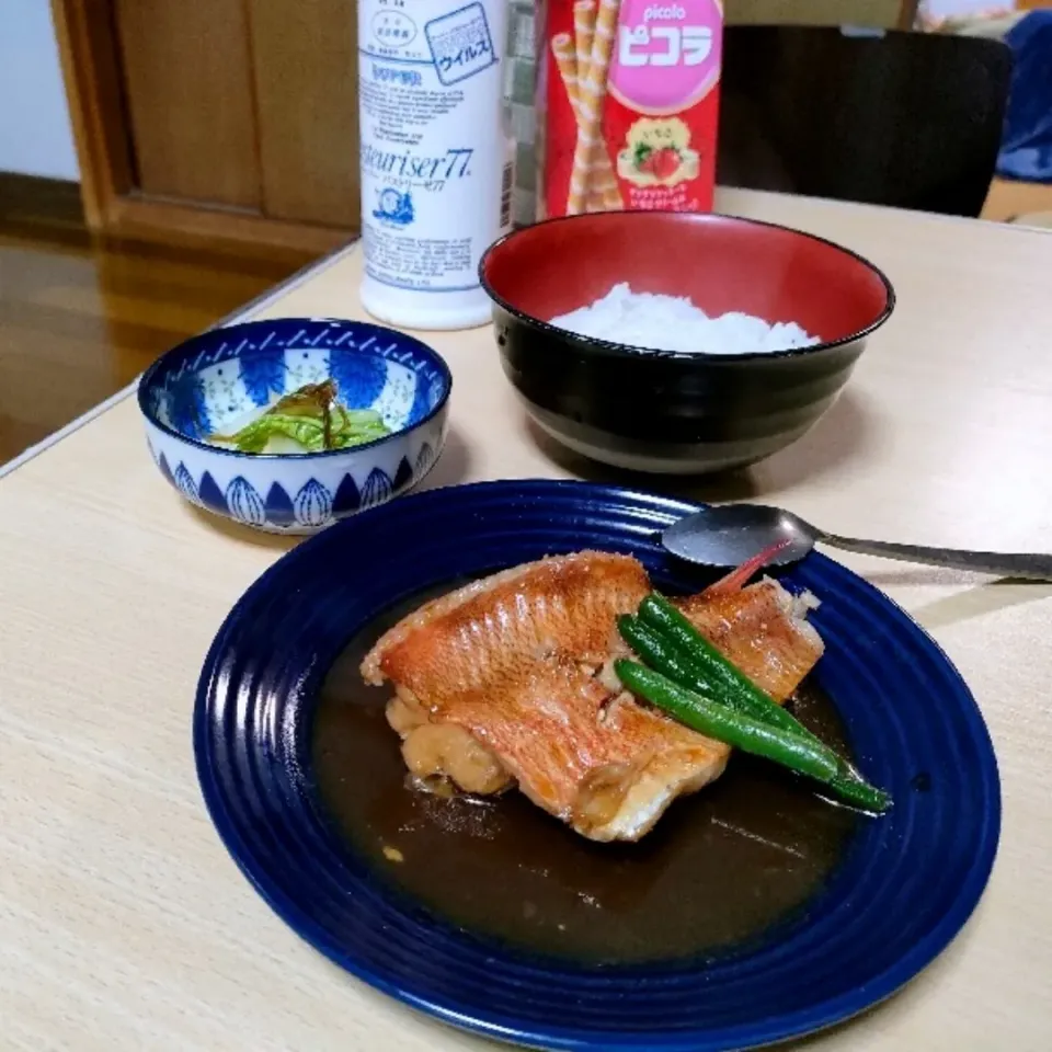 赤魚の煮付け
白菜の塩昆布炒め
釜炊きご飯|ariyo4200さん