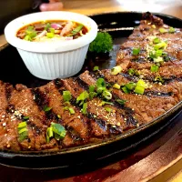 Snapdishの料理写真:Steak With Dry Chili Dipping Sauce|Patchanaraさん