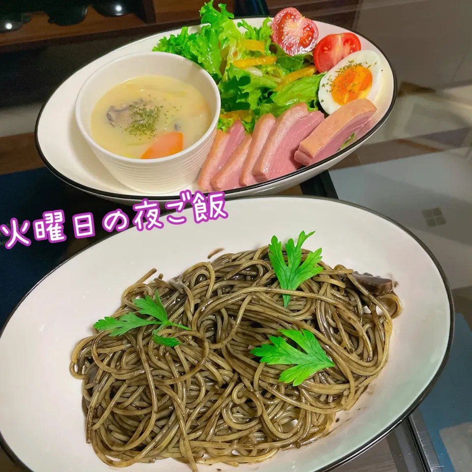 火曜日の夜ご飯🖤🦑イカスミパスタ|emahaさん