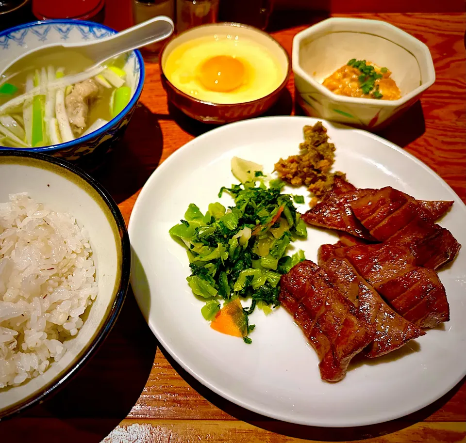 牛タン炭火焼き定食🐮|にゃあ（芸名）さん