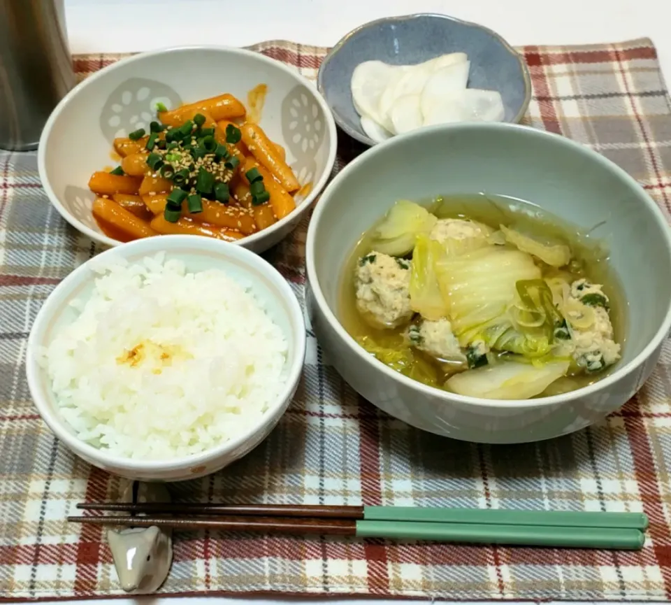 ひとり暮らしの夜ご飯
土鍋ごはんに肉だんごスープ、トッポキ|keeijnsさん