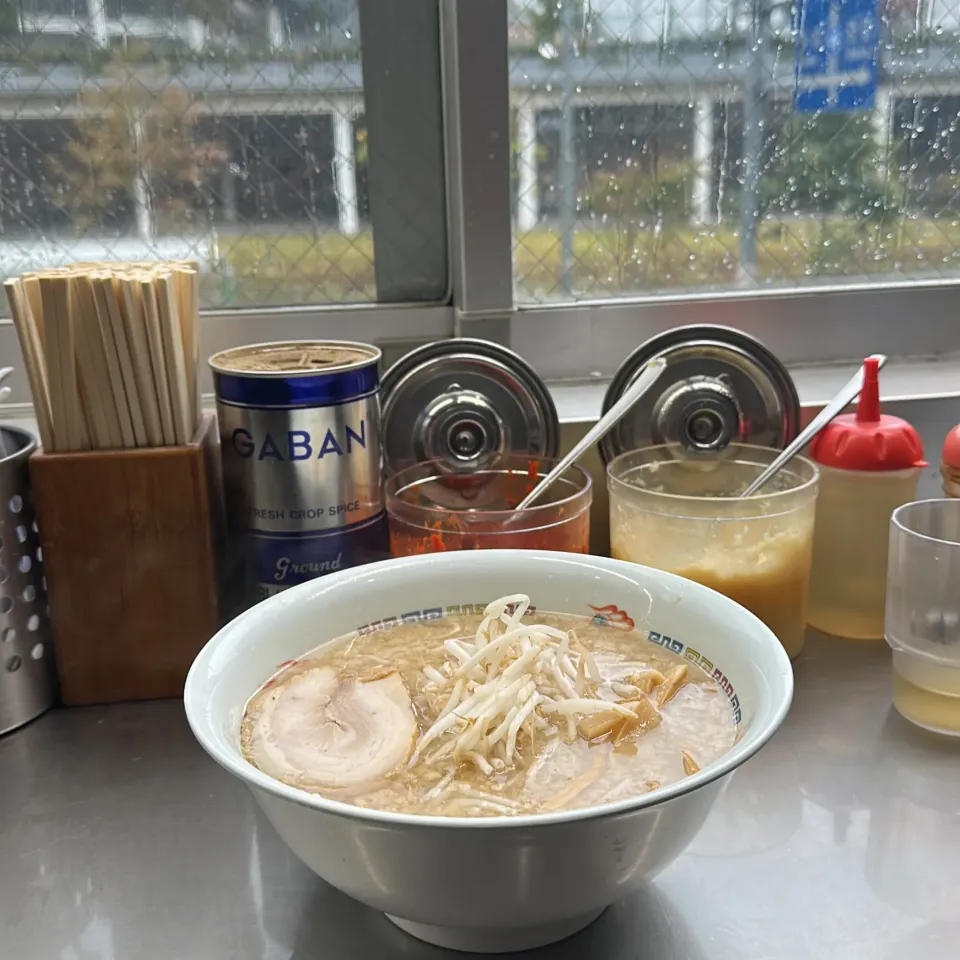 Snapdishの料理写真:#夜勤明け で　＃朝ラー　してる　＃ホープ軒　にて　＃ラーメン|Hajime Sakaiさん