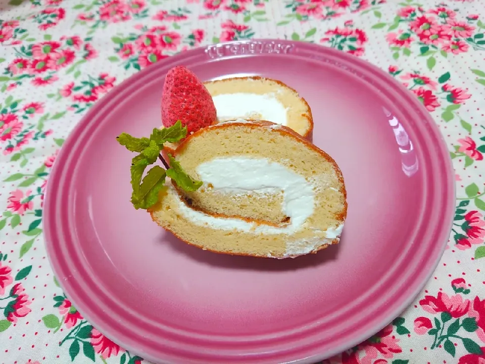 Snapdishの料理写真:生ロールケーキ✨|cocco+さん