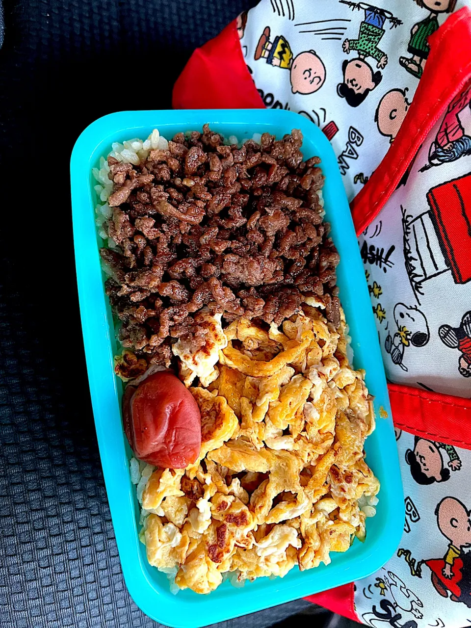 Snapdishの料理写真:#昼飯　肉玉子そぼろ梅乗せロウカット玄米ご飯海苔挟み弁当|ms903さん