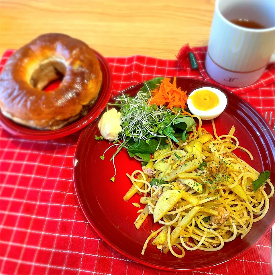 祝日特製ツナポテトのカレーパスタとマルシヤのコーヒーレーズンパン|leimomiさん