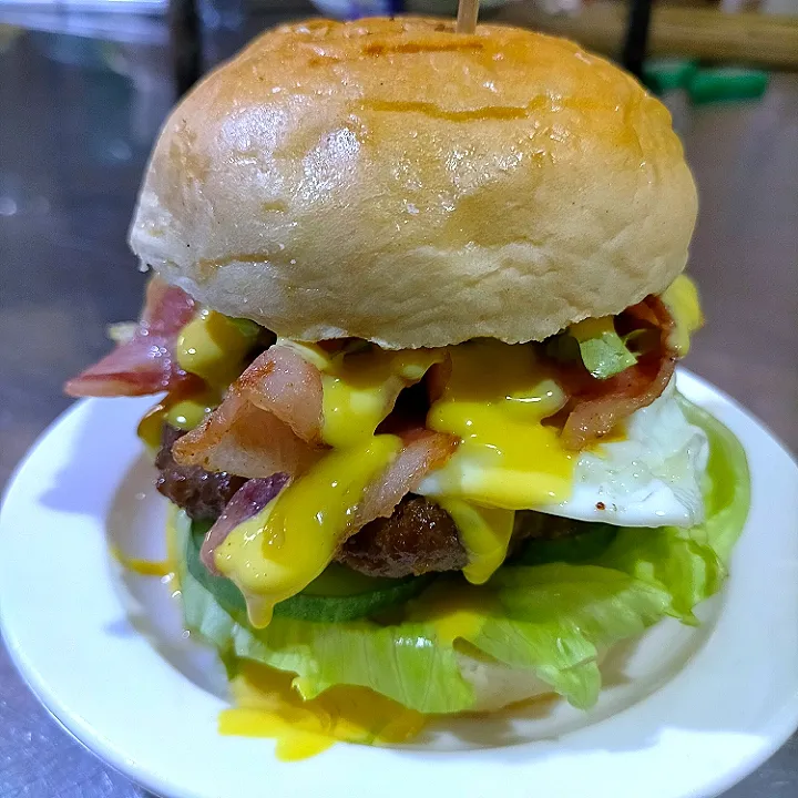 crazy tacky burger|John Geoffrey Mendozaさん