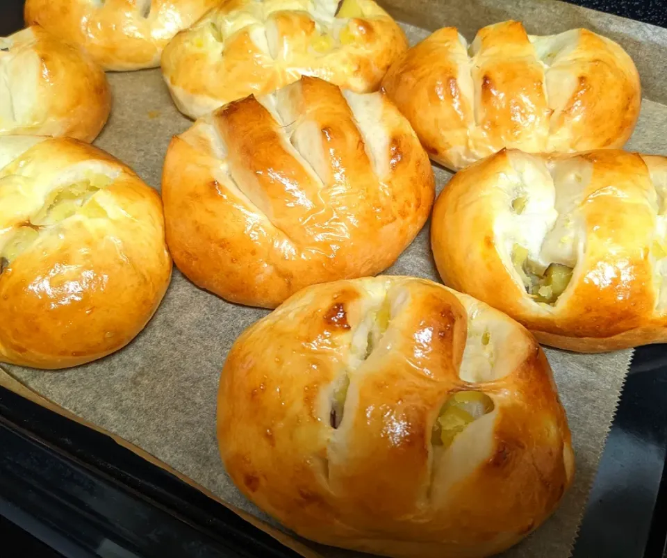 Snapdishの料理写真:さつまいもパン🍞|しほさん