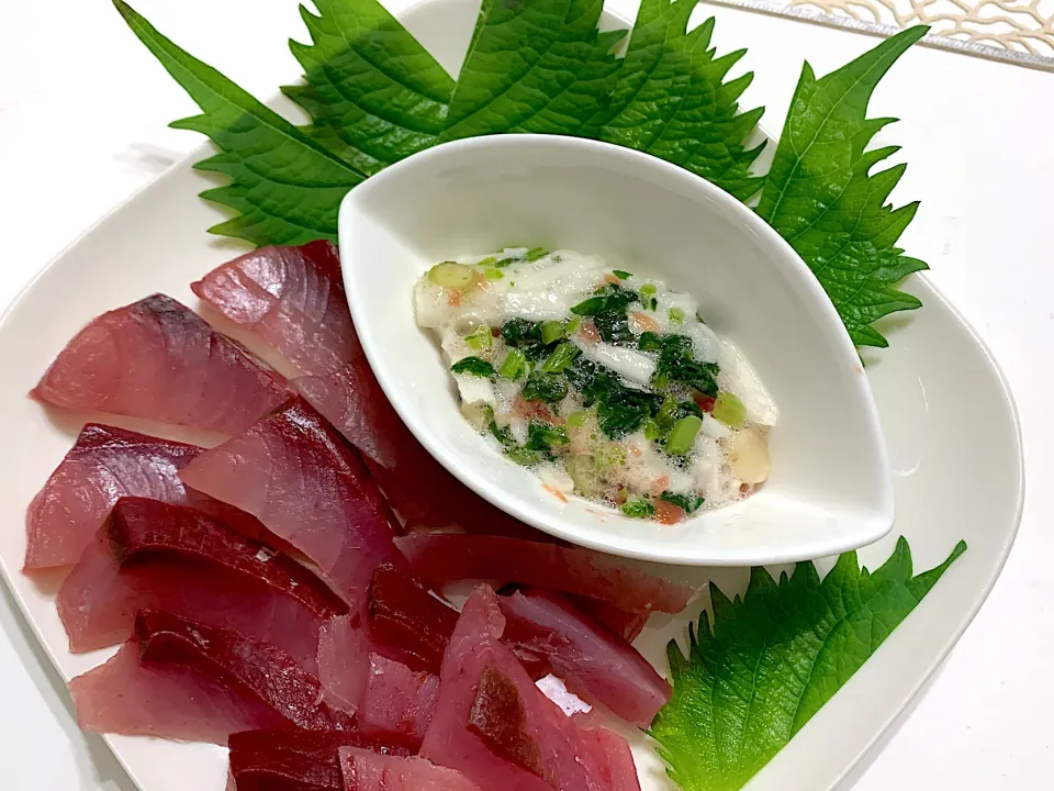 天然はまちの刺身と大根菜山芋梅干しの和物添え|卍さん