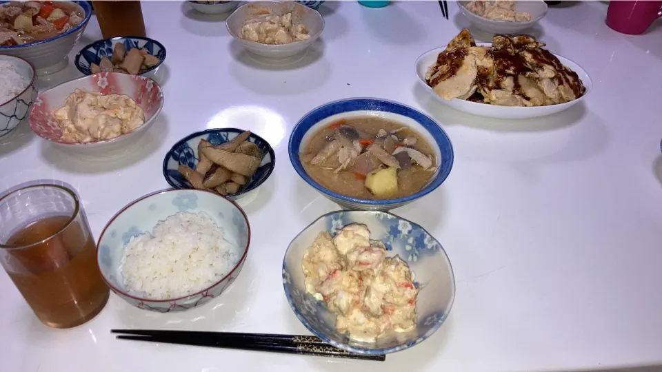 今日も作り置きで色々晩御飯。☆むね肉のピカタ☆ポテサラ☆アブラカレイの煮付け☆豚汁|Saharaさん