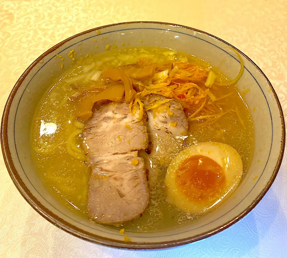 Snapdishの料理写真:牛骨ラーメン|yosukeさん