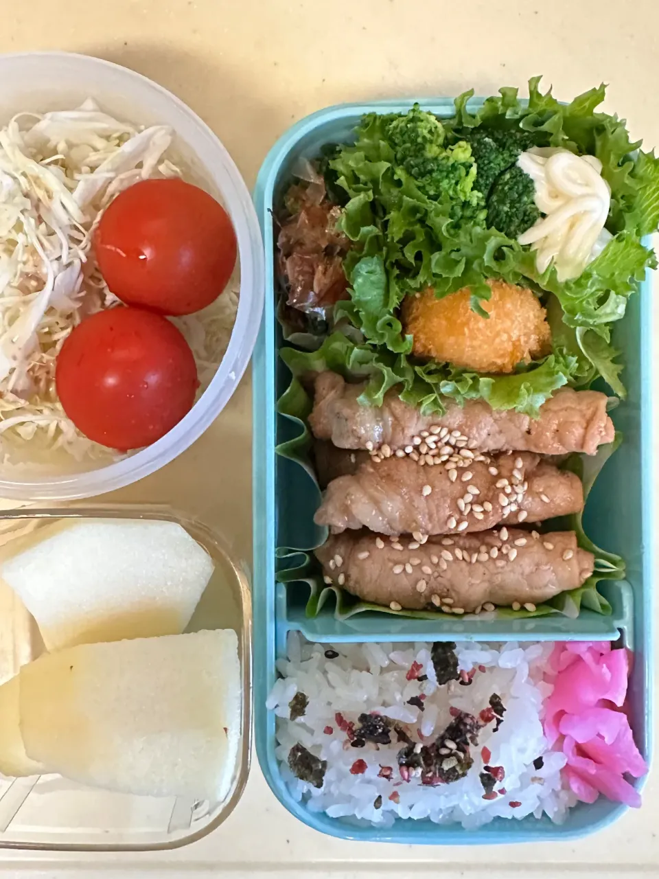 Snapdishの料理写真:アスパラ肉巻き弁当|かずきゅうさん