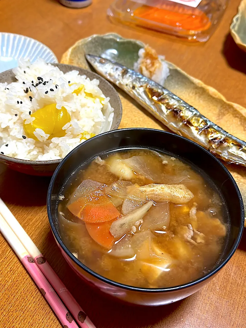 Snapdishの料理写真:栗ご飯、豚汁、焼き秋刀魚|Ａｙａさん