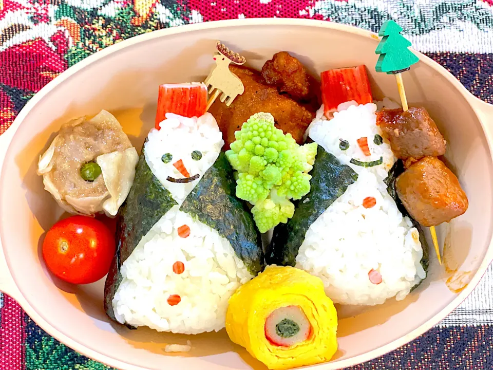 Snapdishの料理写真:サンタさんおにぎりお弁当|Yukiさん