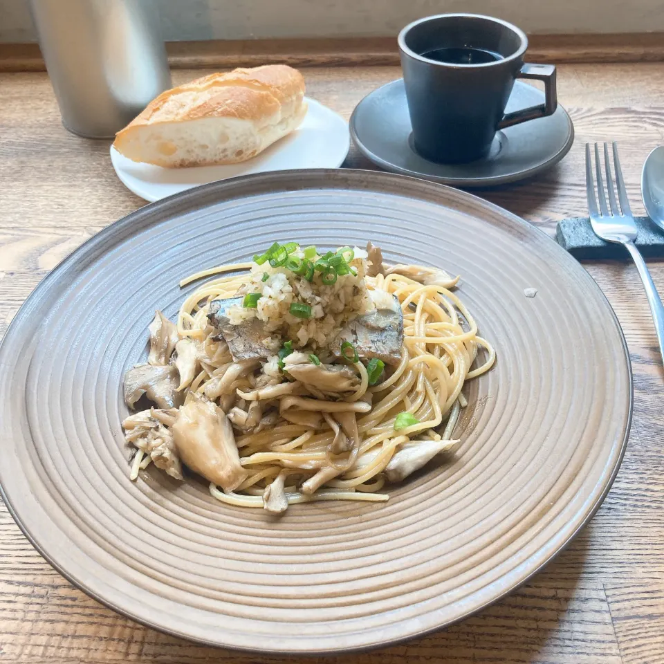 秋刀魚のコンフィーと舞茸の和風パスタ|ちゃみこさん