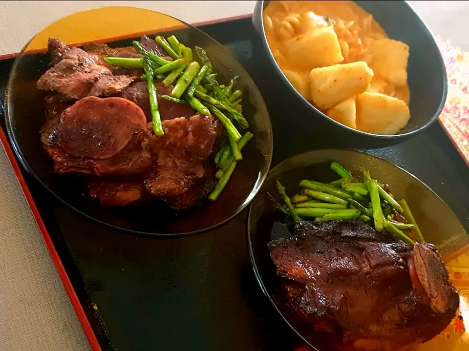 Snapdishの料理写真:Air-fried Asparagus, Lamb Chops & Ketupat Masak Lemak|aisverseさん