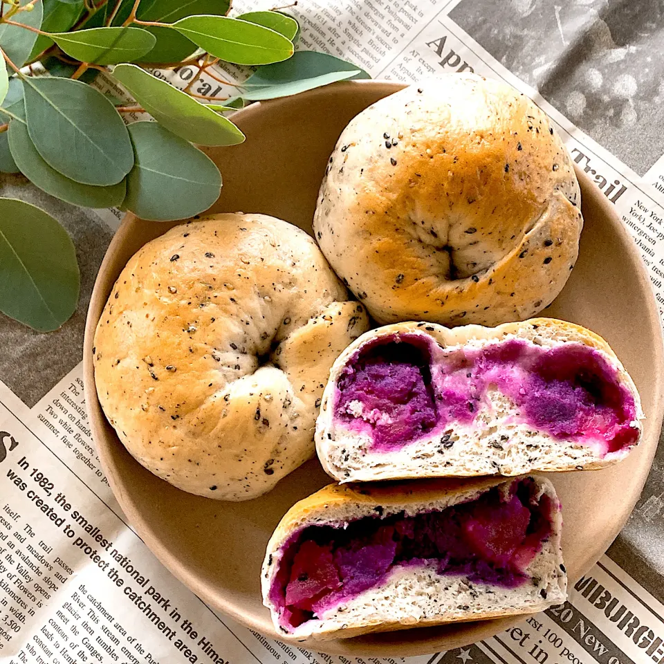 Snapdishの料理写真:🥯紫いもとりんごのゴマベーグル🥯|ユッキーさん