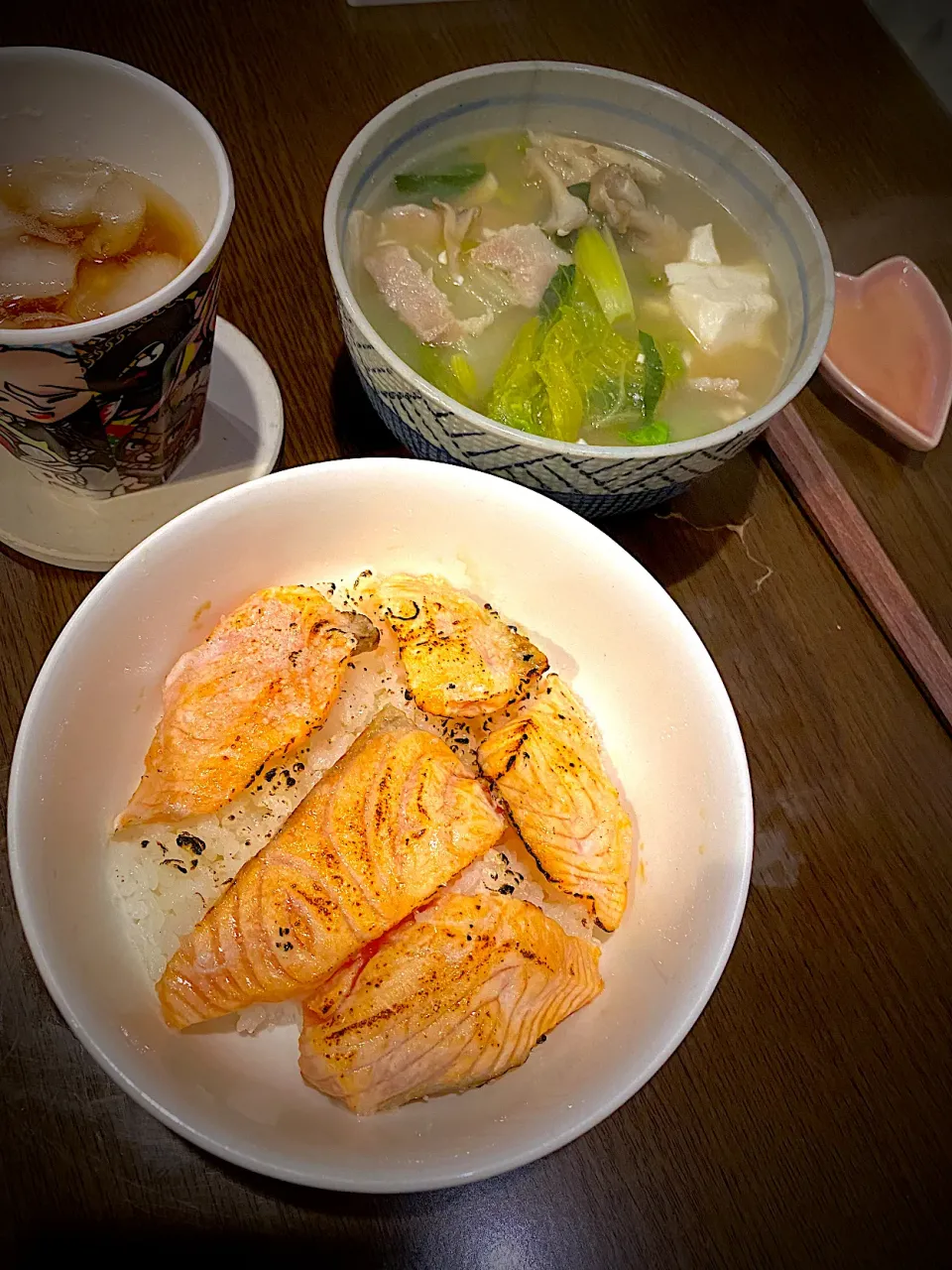 炙りサーモン丼　胡麻豆乳鍋スープ　ほうじ茶|ch＊K*∀o(^^*)♪さん